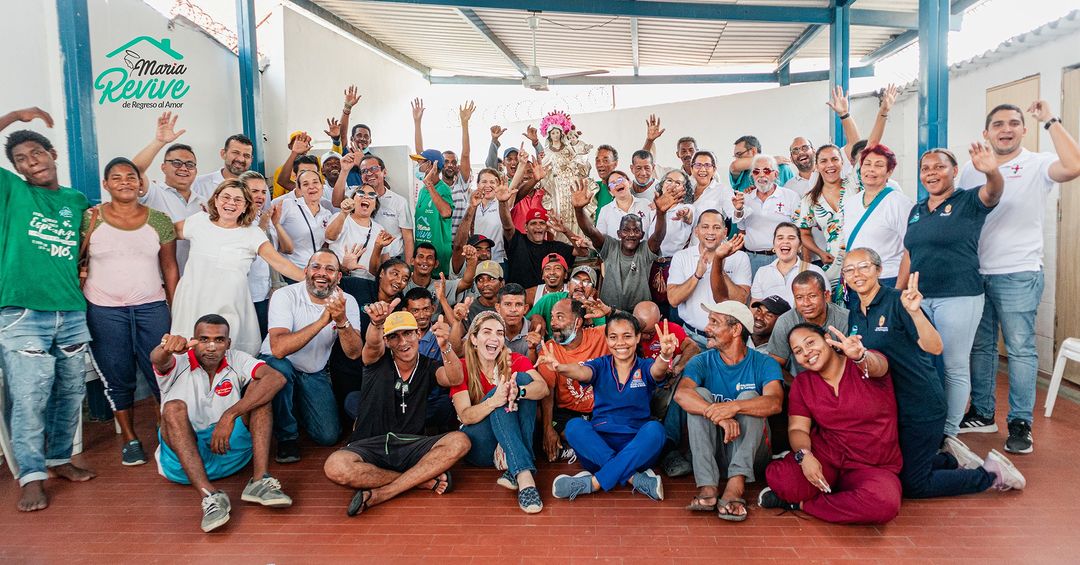 Equipo y beneficiarios de María Revive